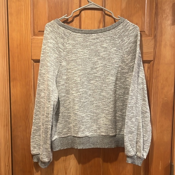Abercrombie & fitch women’s sweater size medium. - Picture 3 of 7